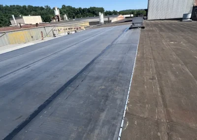 Completed commercial flat roof with EPDM rubber membrane, ensuring durable waterproof protection and long-term weather resistance.